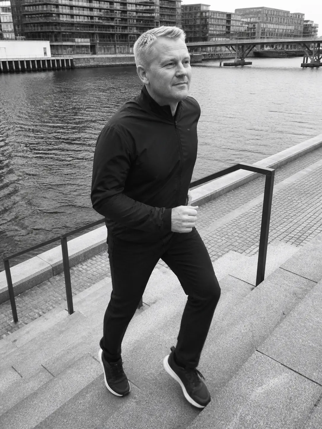 Illustrative profile of Nils walking by the harbour